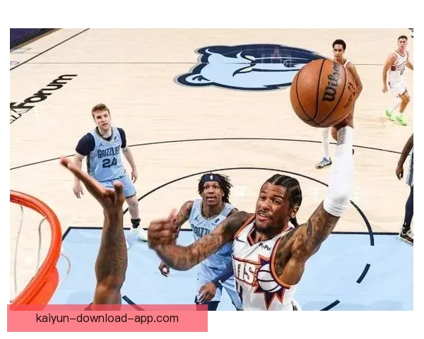 布克砍下36分引领太阳客场战胜灰熊 杰伦格林贡献21分6篮板吉莱斯皮双十